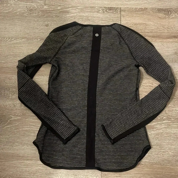 Lululemon Reversible Open Your Heart Long Sleeve Medium - Picture 4 of 8